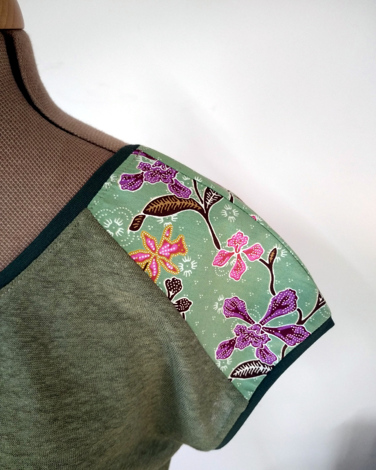 tissu batik épaule du tshirt havane en maille de lin certifiée flax