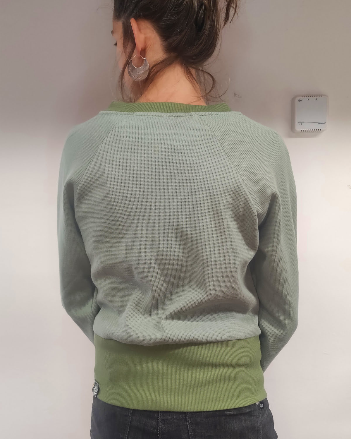 Veste bombers en maille gauffrée et batik fait main en savoie