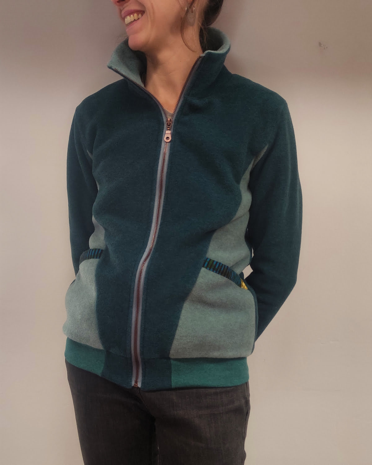 Veste polaire chaude avec zip, fabriquée artisanalement à Albertville en Savoie