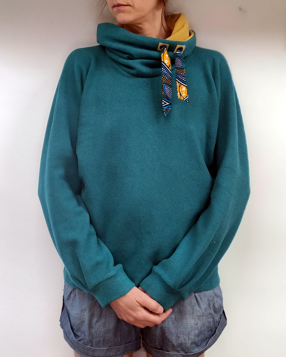 Pull maroni turquoise jaune, cordons wax, maille coton chaude et confortable, pull ample artisanal à grand col roulé