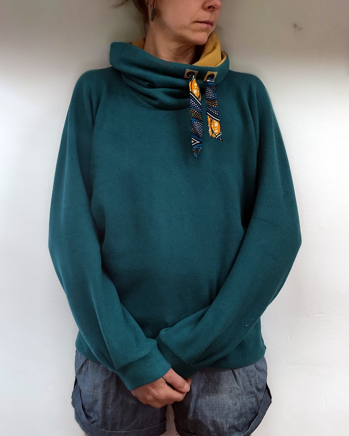 Pull maroni turquoise jaune, cordons wax, maille coton chaude et confortable, pull ample artisanal à grand col roulé