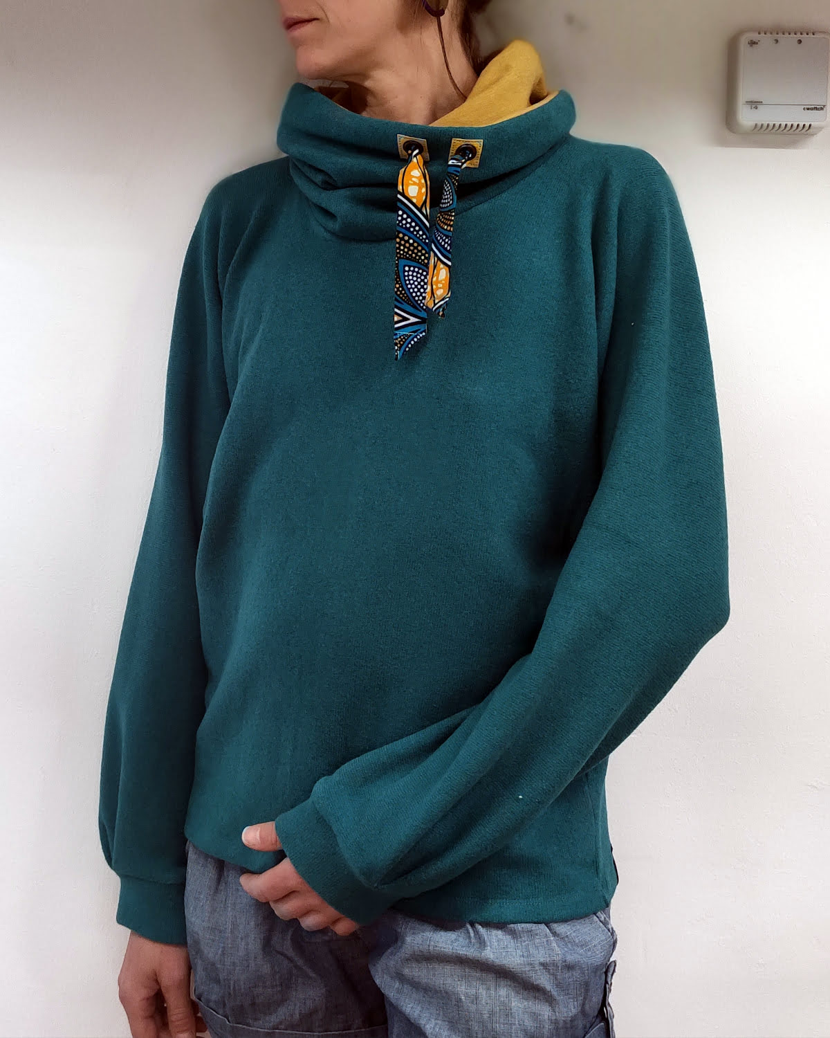 Pull maroni turquoise jaune, cordons wax, maille coton chaude et confortable, pull ample artisanal à grand col roulé