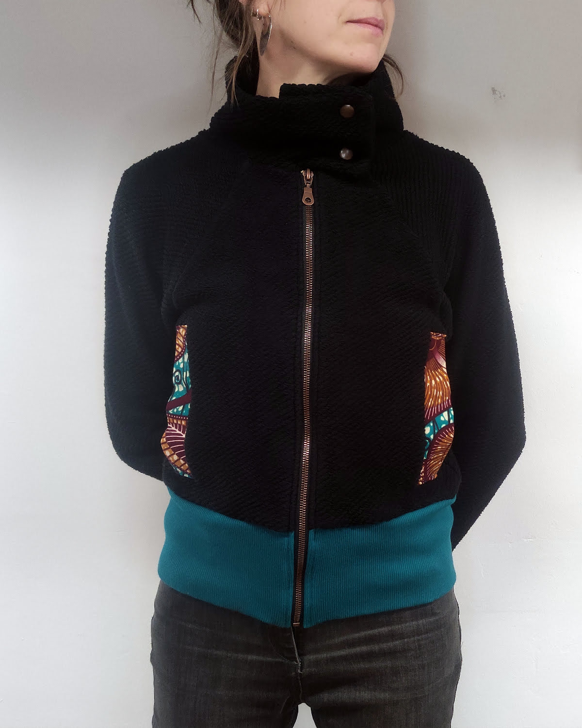 Veste bombers à zip noire moumoute avec poche raglan