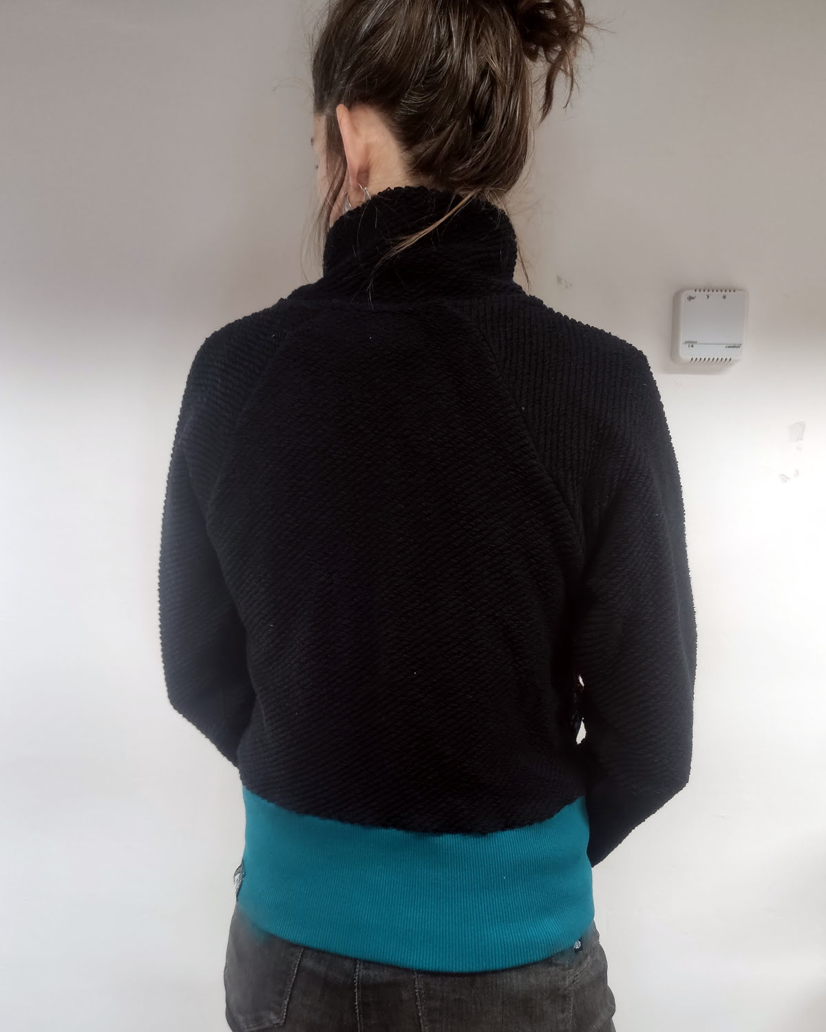 Veste bombers à zip noire moumoute avec poche raglan