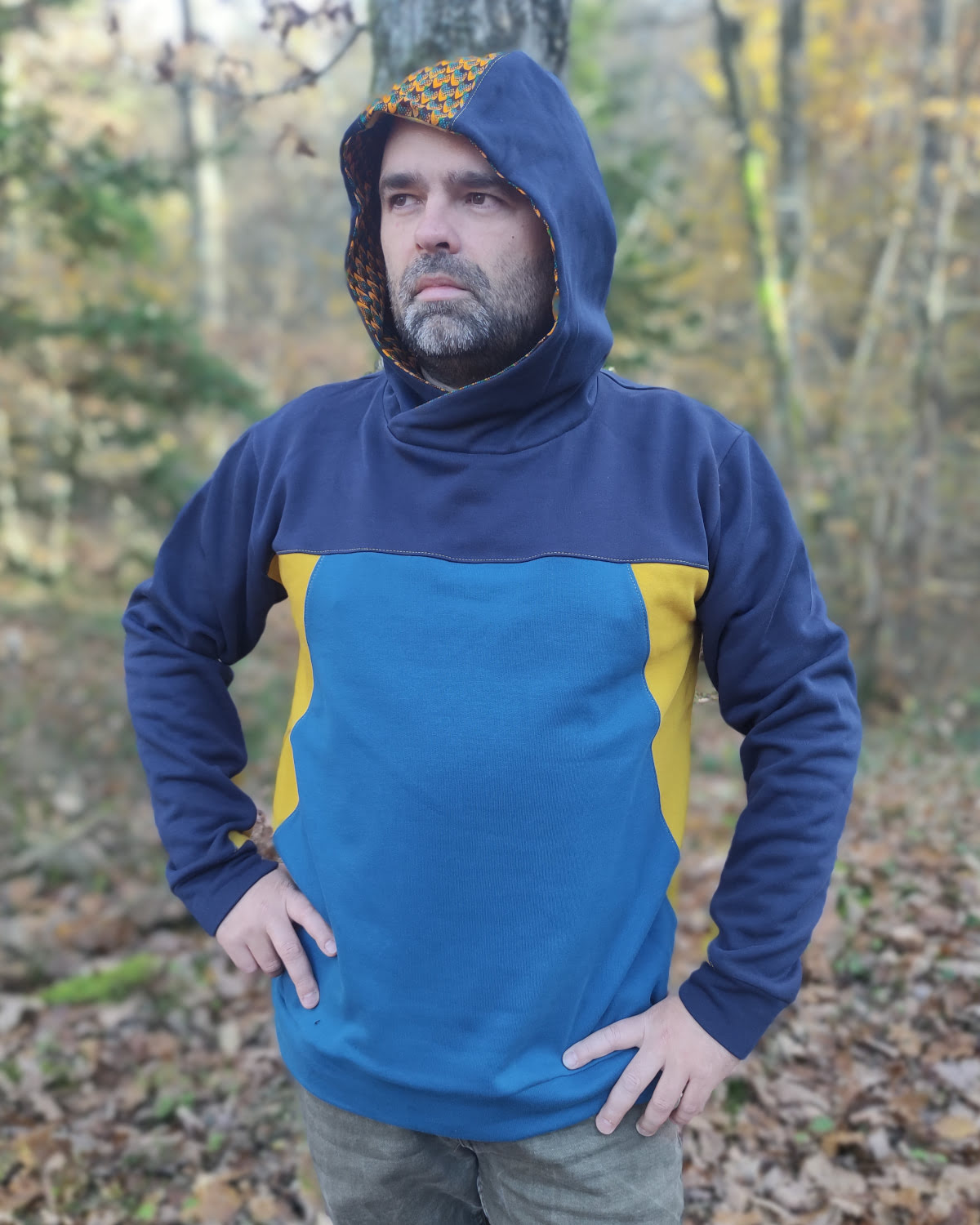 Handmade hoodie in organic cotton, blue and yellow