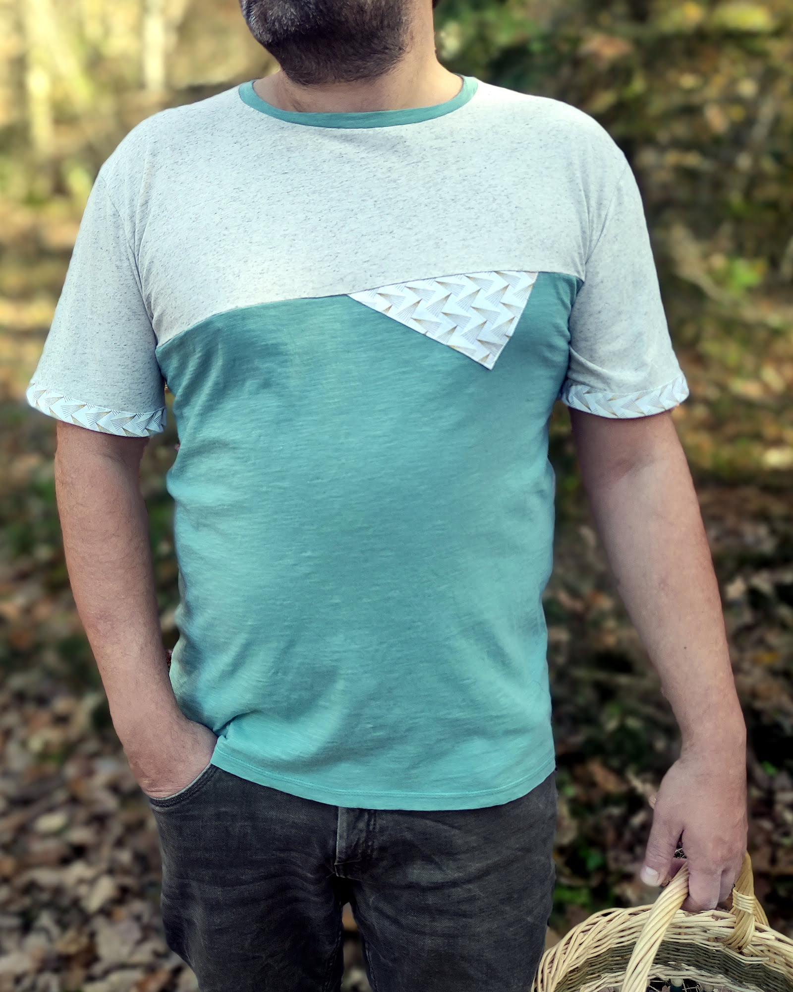 tshirt homme artisanal de couleur blanc cassé et vert sauge