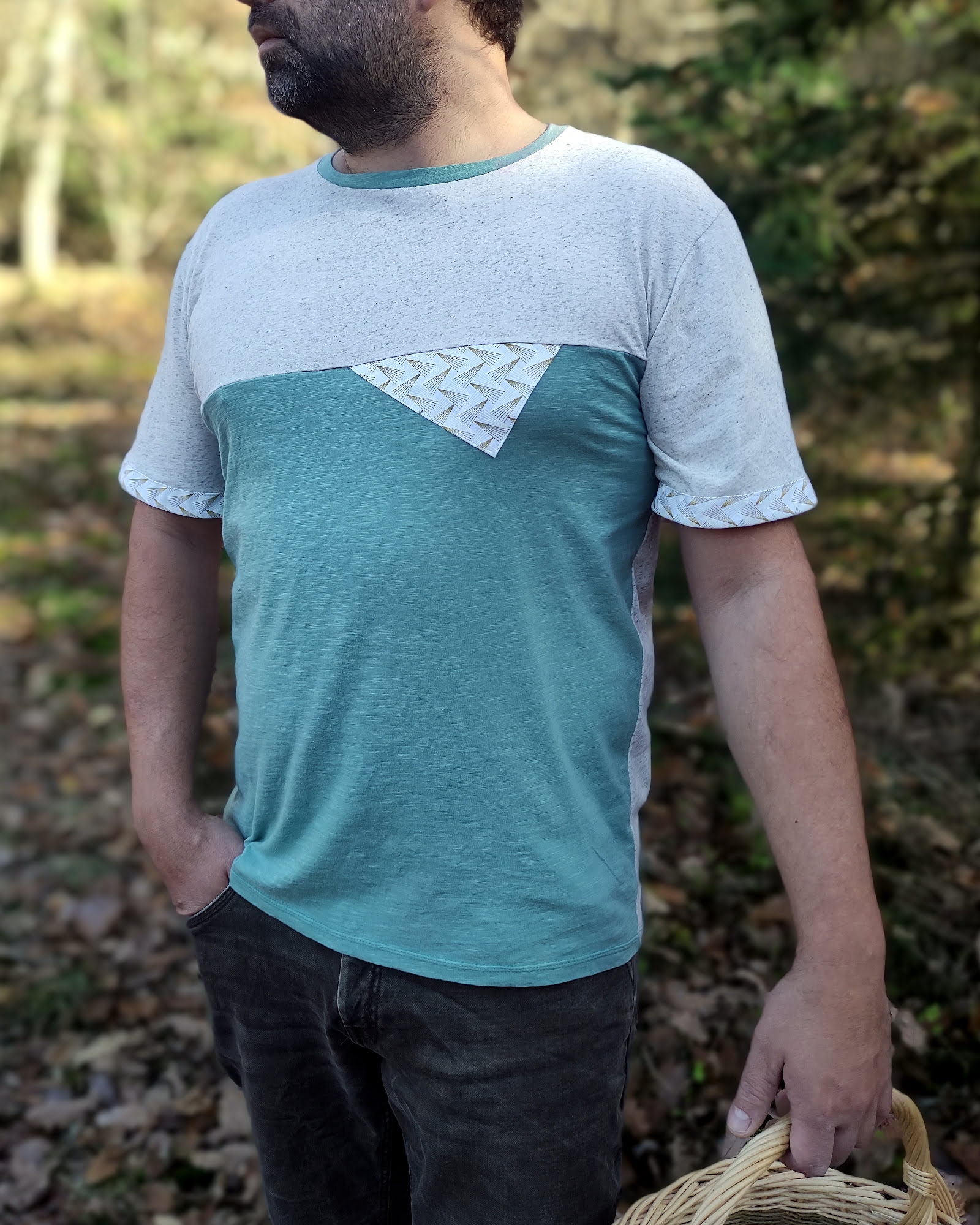 tshirt homme artisanal de couleur blanc cassé et vert sauge