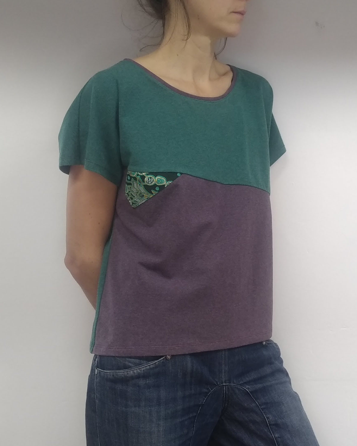 tshirt femme coton ample, coloré, graphique, asymétrique et ethnique