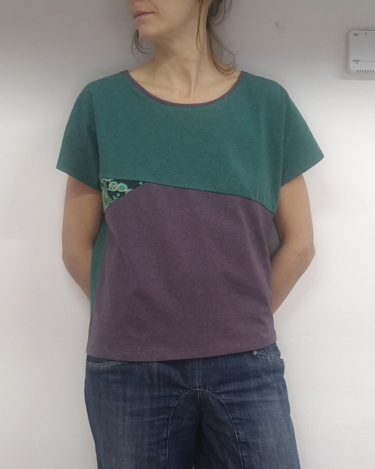 tshirt femme coton ample, coloré, graphique, asymétrique et ethnique