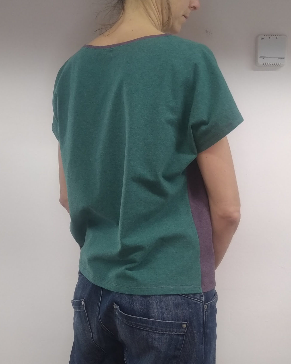 tshirt femme coton ample, coloré, graphique, asymétrique et ethnique