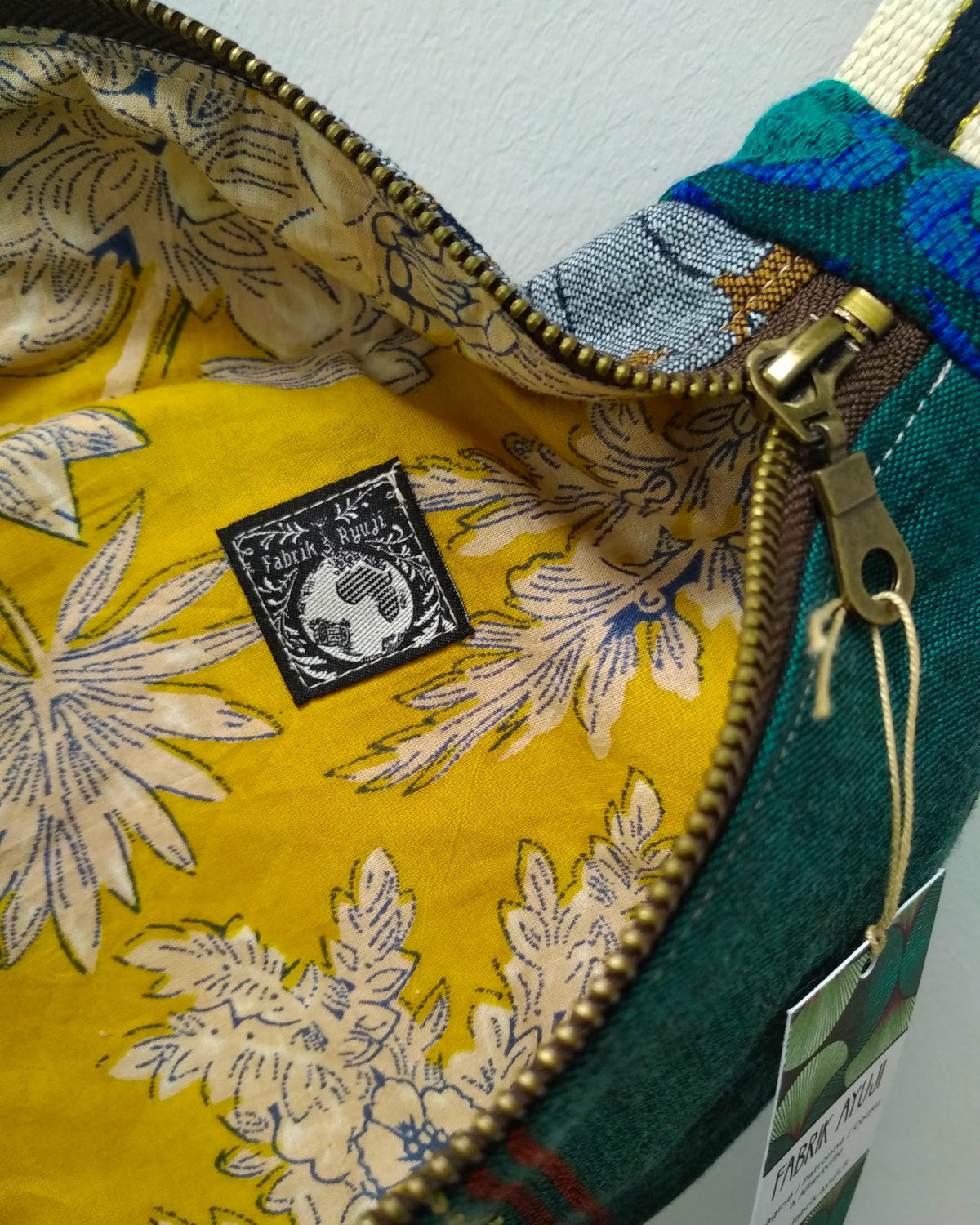 Sac banane fait main en tissu laotien et indien