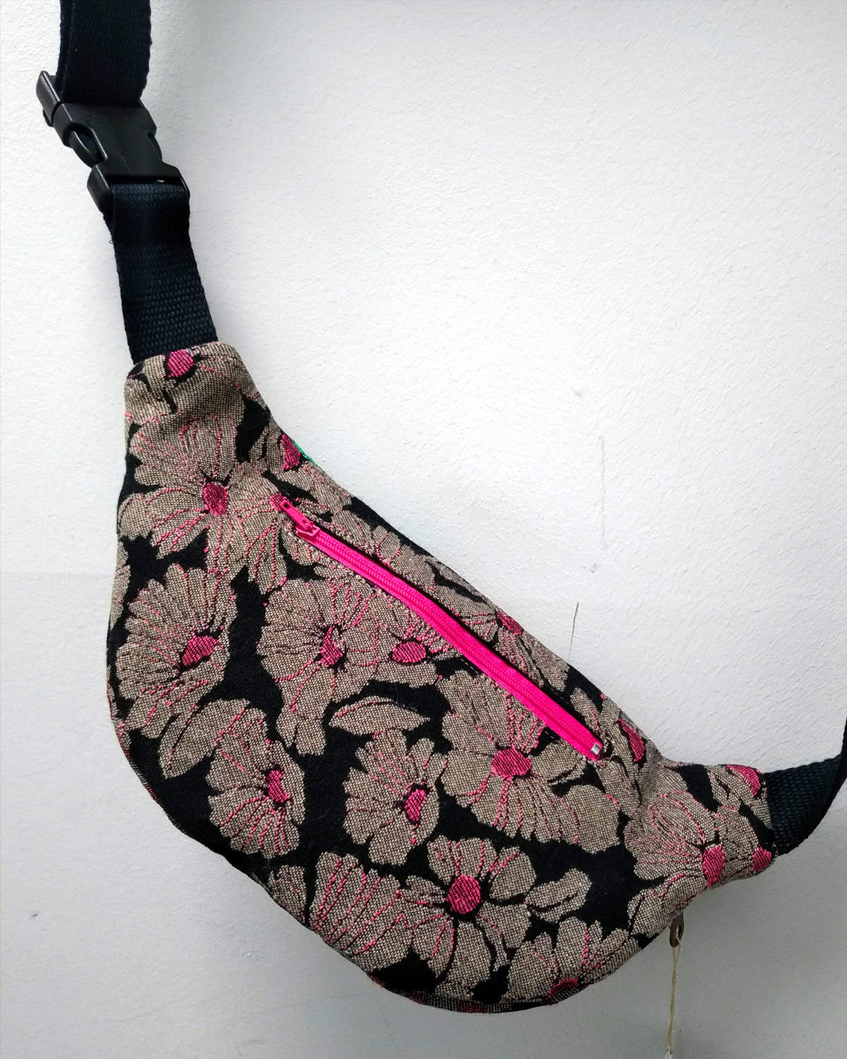 Sac banane artisanal réalisé dans les Alpes à Albertville de la marque Fabrik Ayuji