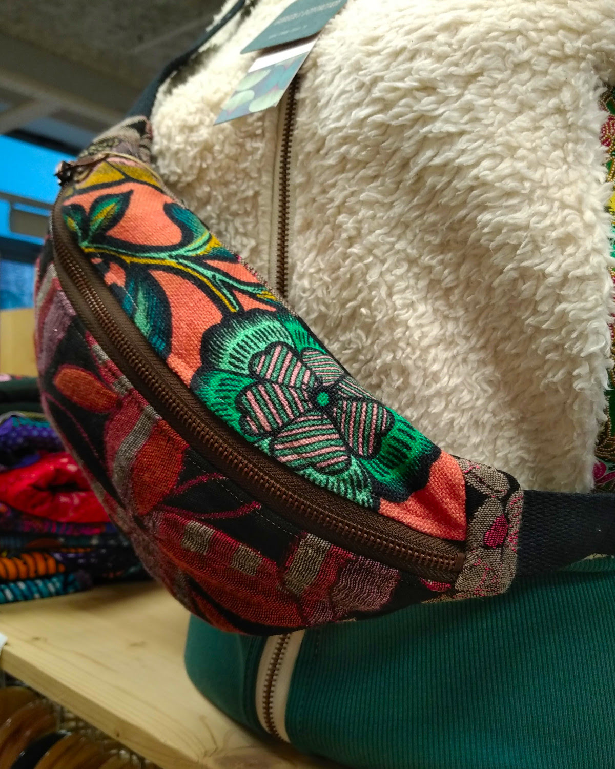 Sac banane fait-main en coton ethnique fleuri rétro avec fermeture éclair et bandoulière réglable