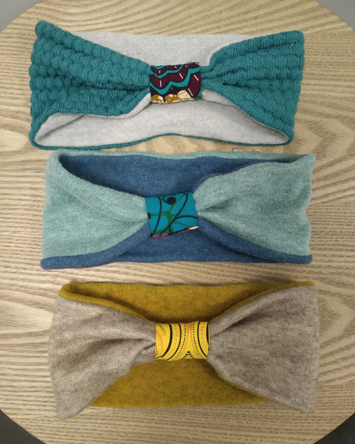 Lot de bandeaux fait main dans les Alpes en maille toute douce