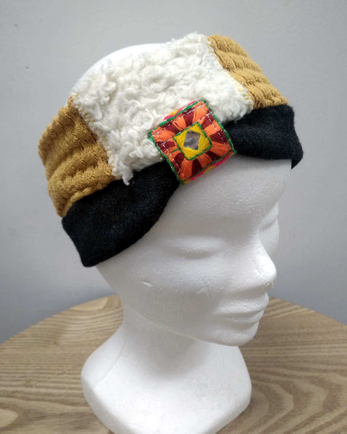 Bandeau jaune et moumoute blanche, en coton bio GOTS