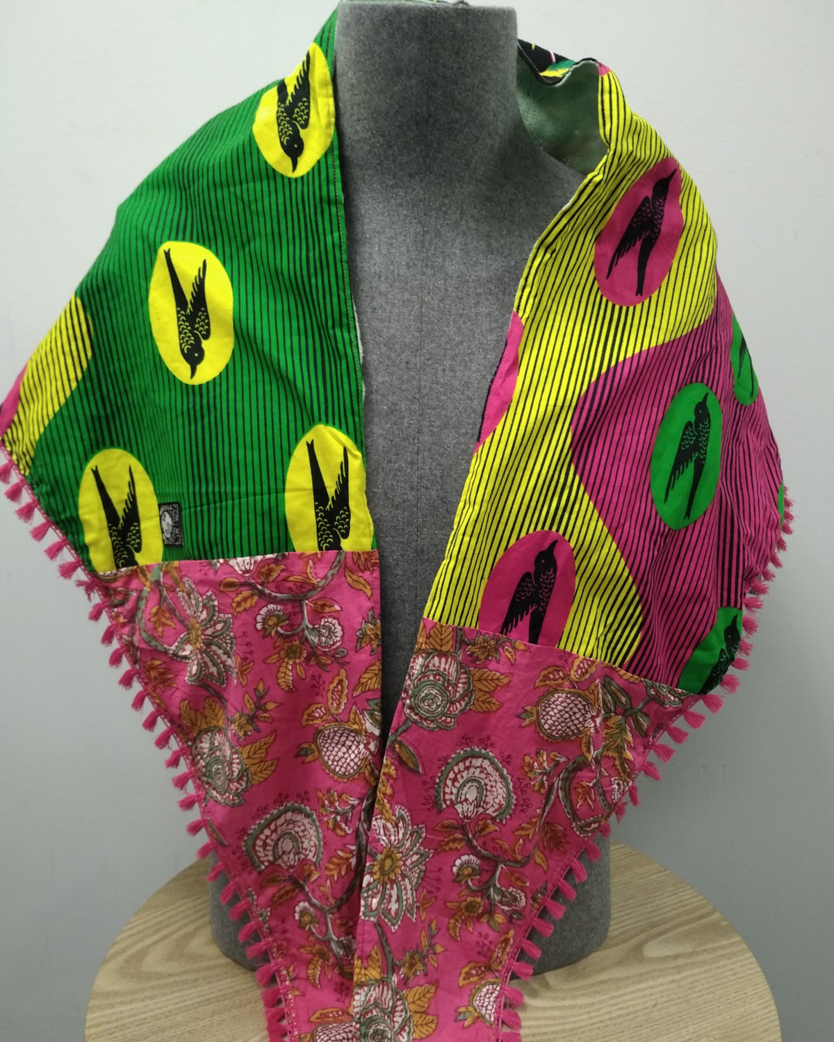 Chèche patchwork de coton ethnique, pompom, pivoine chinoise, fleur indienne, bohème