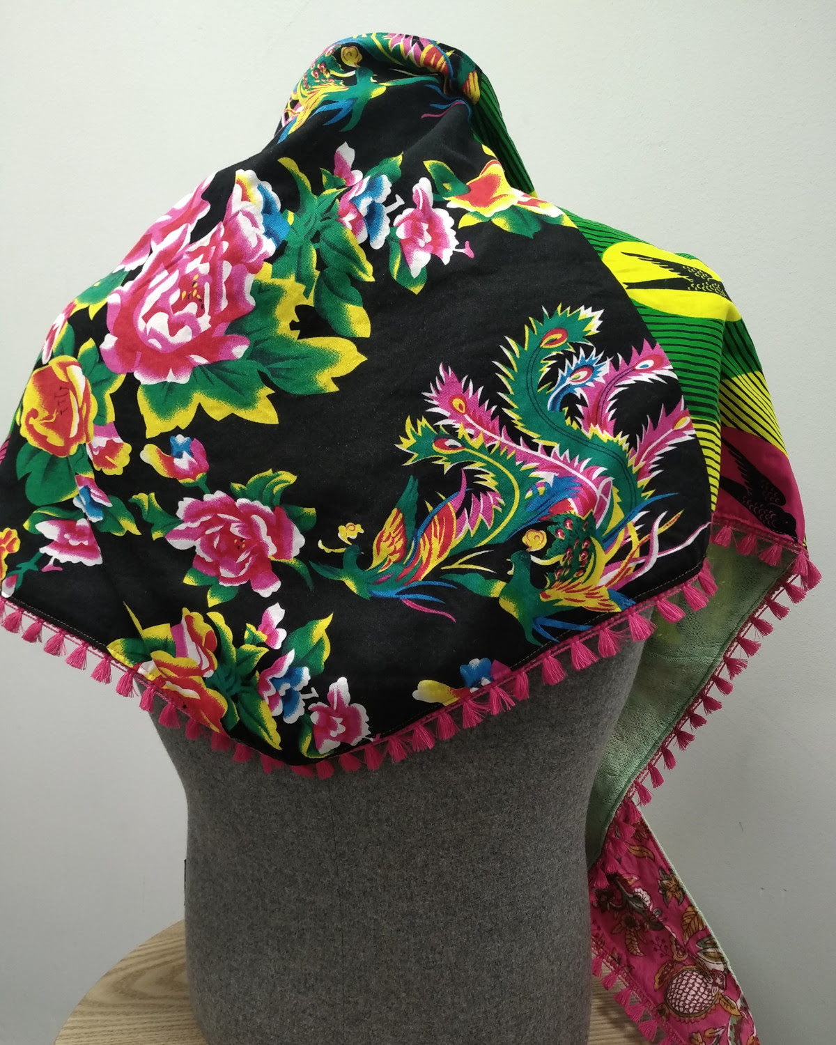 Chèche patchwork de coton ethnique, pompom, pivoine chinoise, fleur indienne, bohème