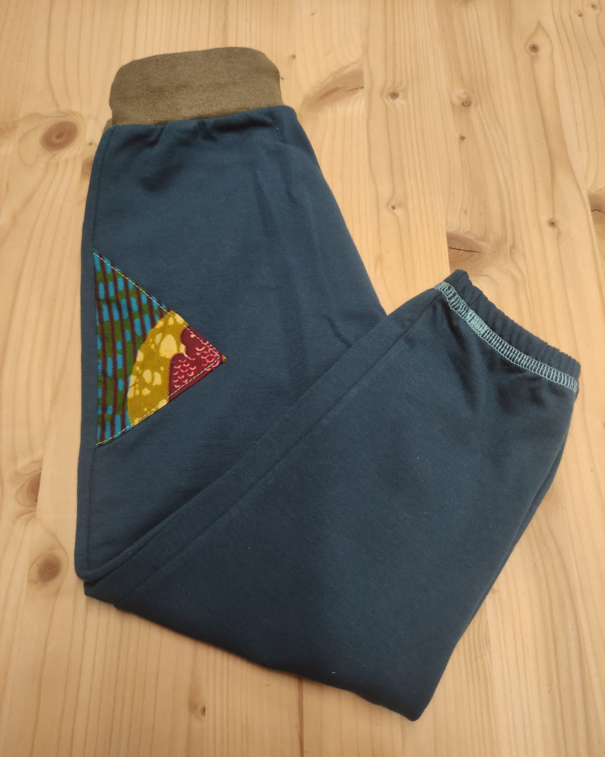 Jogging enfant bébé en coton, confortable et pratique, fait main par une artisane savoyarde à Albertville