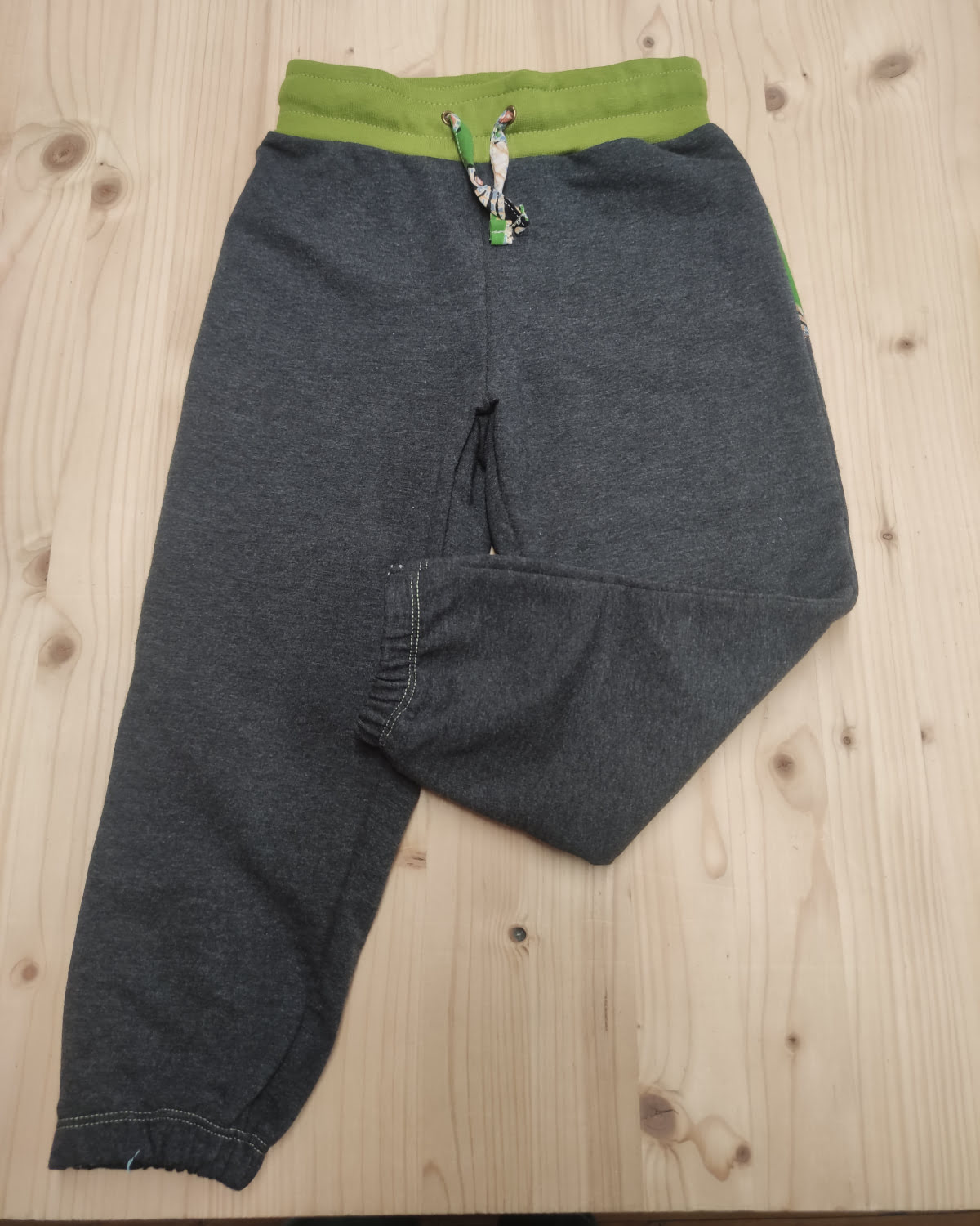 Jogging enfant bébé en coton, confortable et pratique, fait main par une artisane savoyarde à Albertville