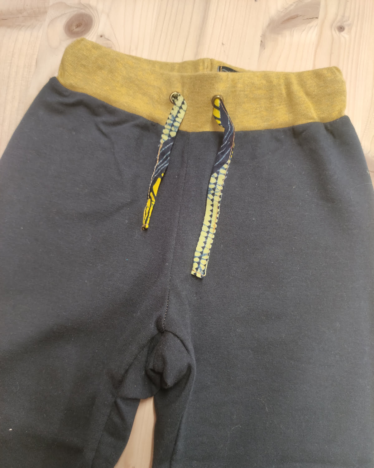 Jogging enfant bébé en coton, confortable et pratique, fait main par une artisane savoyarde à Albertville