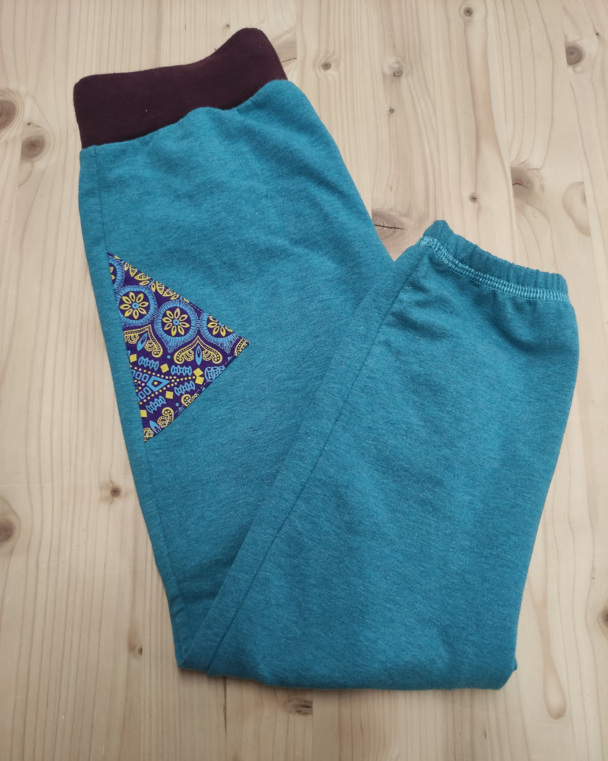 Jogging bleu turquoise enfant en coton biologique, fait main artisanal en Savoie, pièce unique