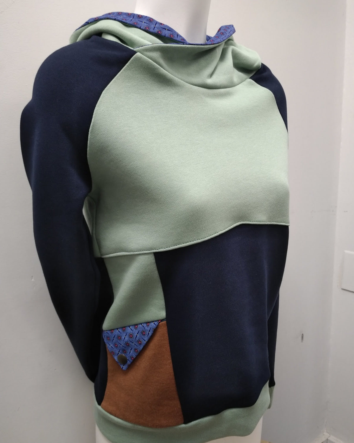 Sweat hoody femme, bleu et vert, en voton biologique certifié GOTS